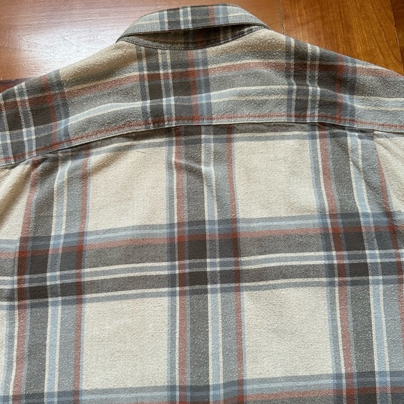 Patagonia Fjord flannel long sleeve button up organic cotton midweight shirt - Picture 5 of 9